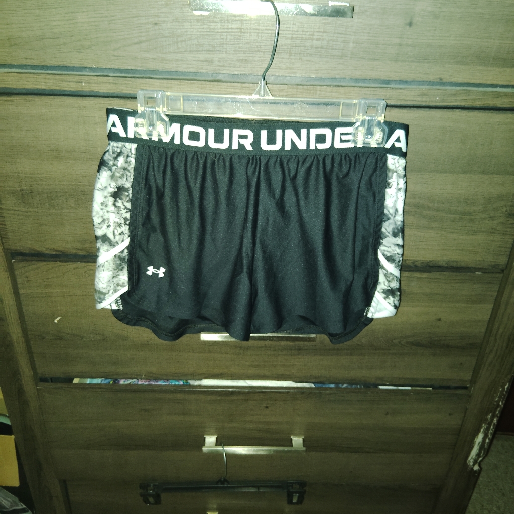 Under Armour Loose Play Up Print Shorts - Size Medium